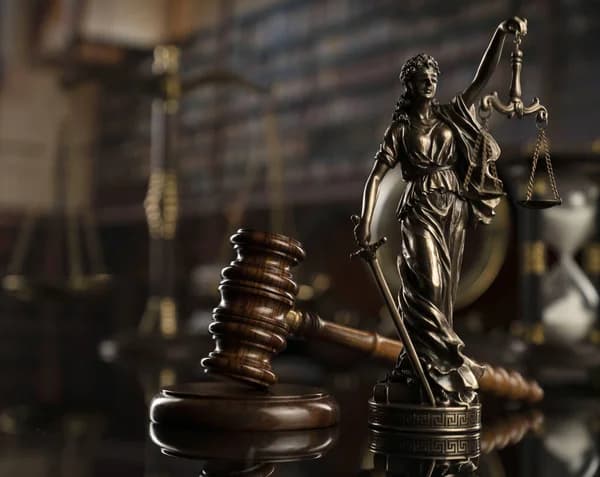 Justice et marteau